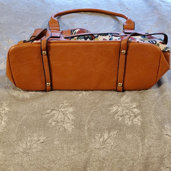 📢 Large Floral Tapestry Top Handle Belted Satchel - Picture 4 of 8